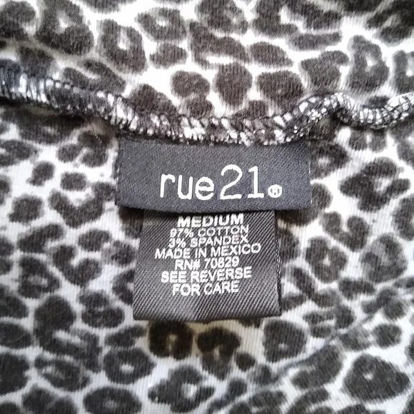 Rue 21 Animal Print Stretch Mini with Fold Down Waist Ash Grey & Black Med - Picture 5 of 6